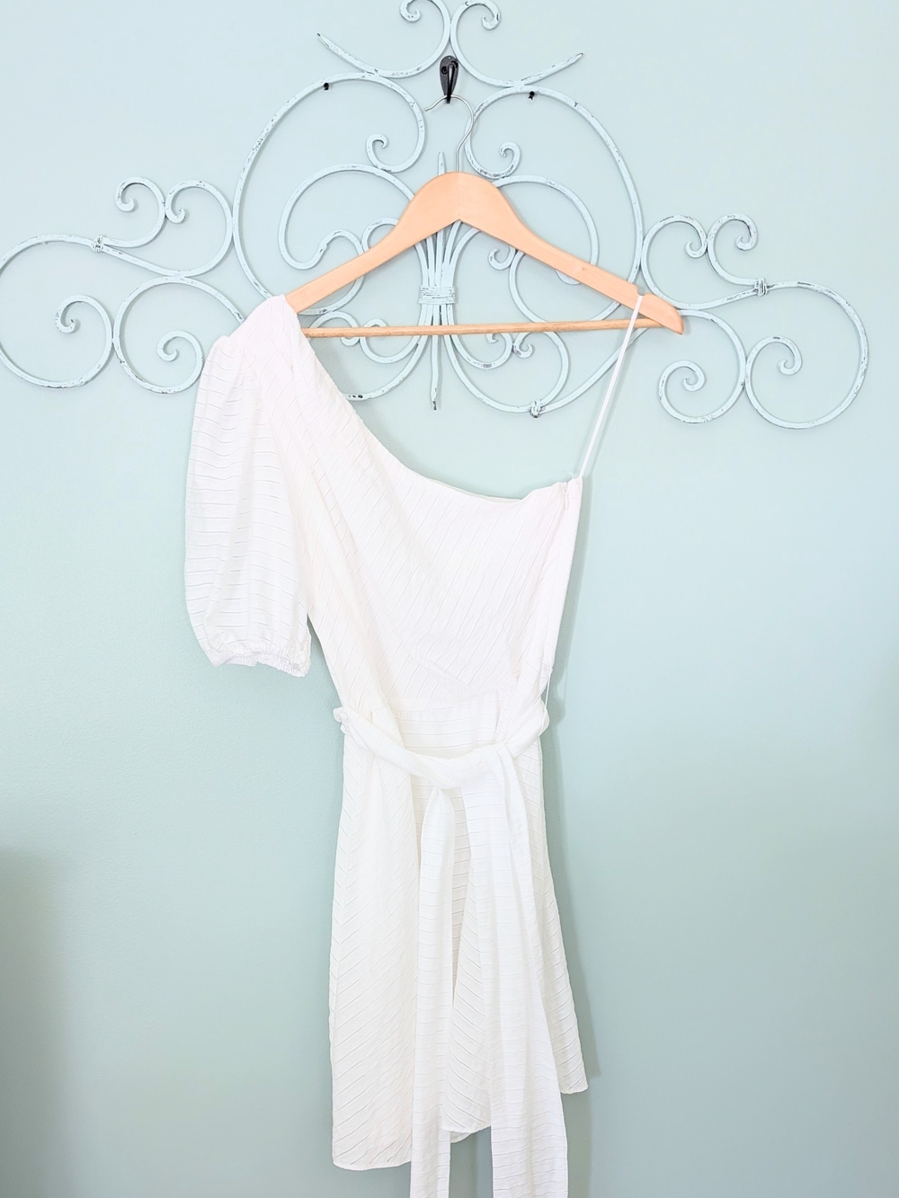 Nine West One-Shoulder White Dress with Waist Tie